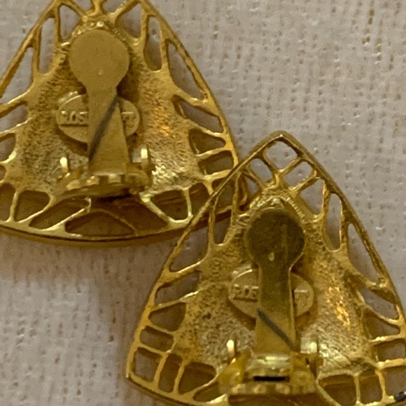 Rosecraft Triangle Swirl Clip on Goldtone Earrings - Picture 4 of 5
